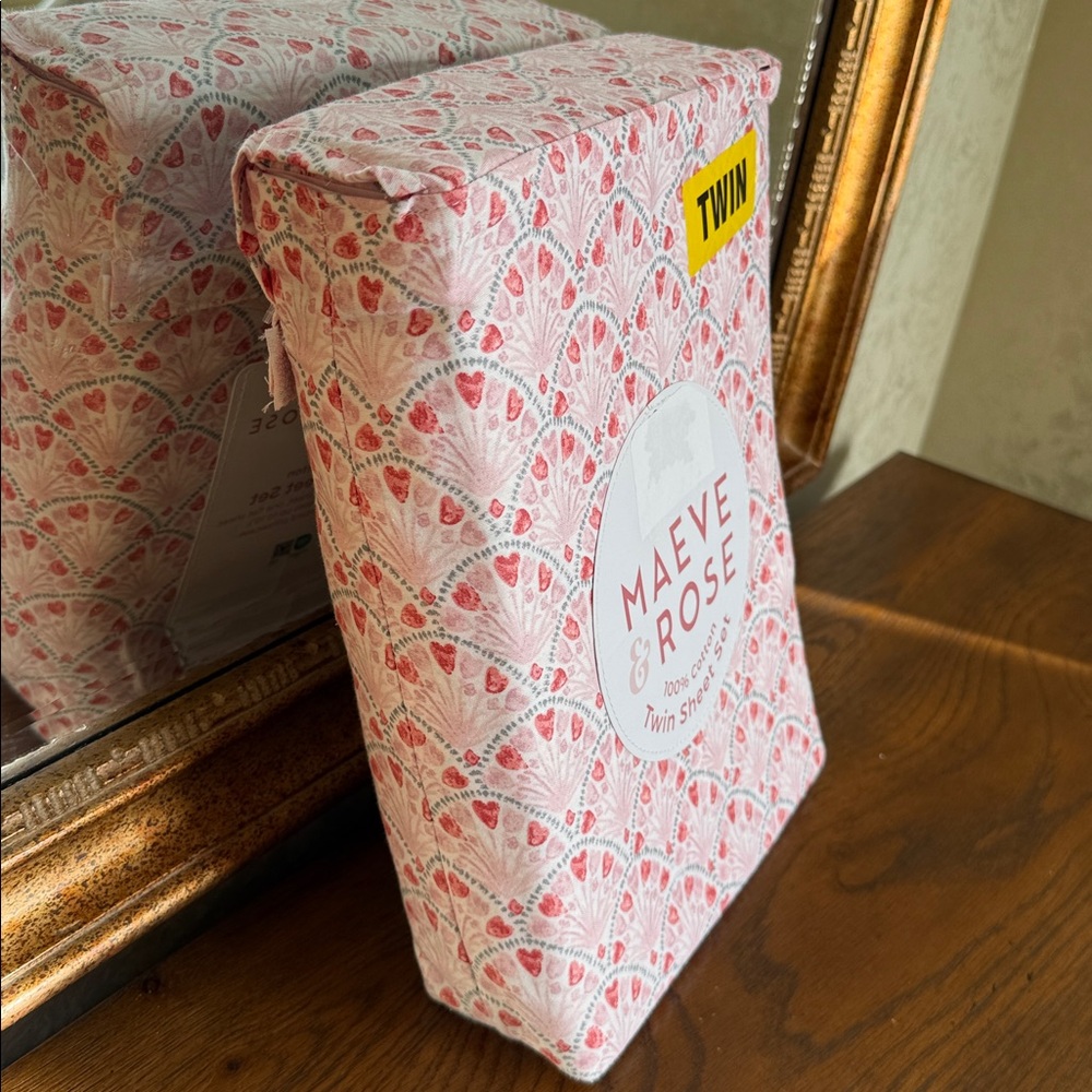 Maeve & Rose Twin Sheet Set. 100% Cotton. - Picture 6 of 12